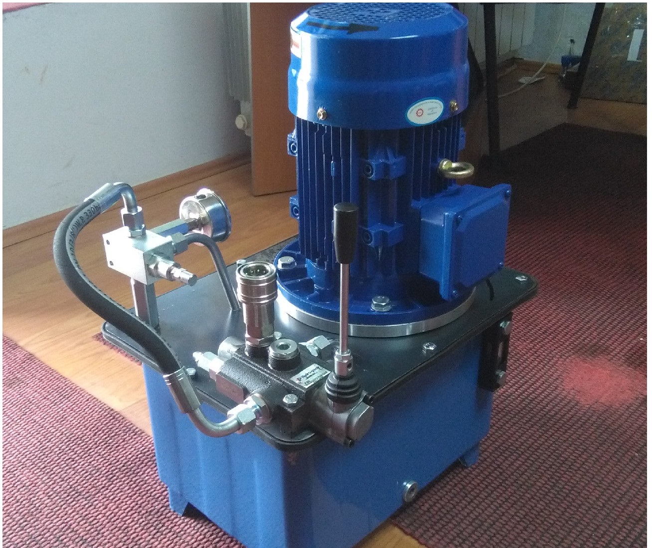 Ručni sa komandom na agregatu