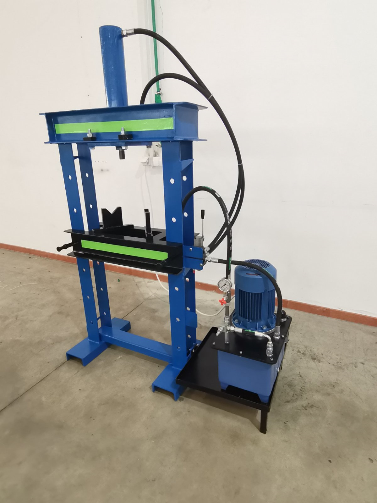 Za presu za razne namene