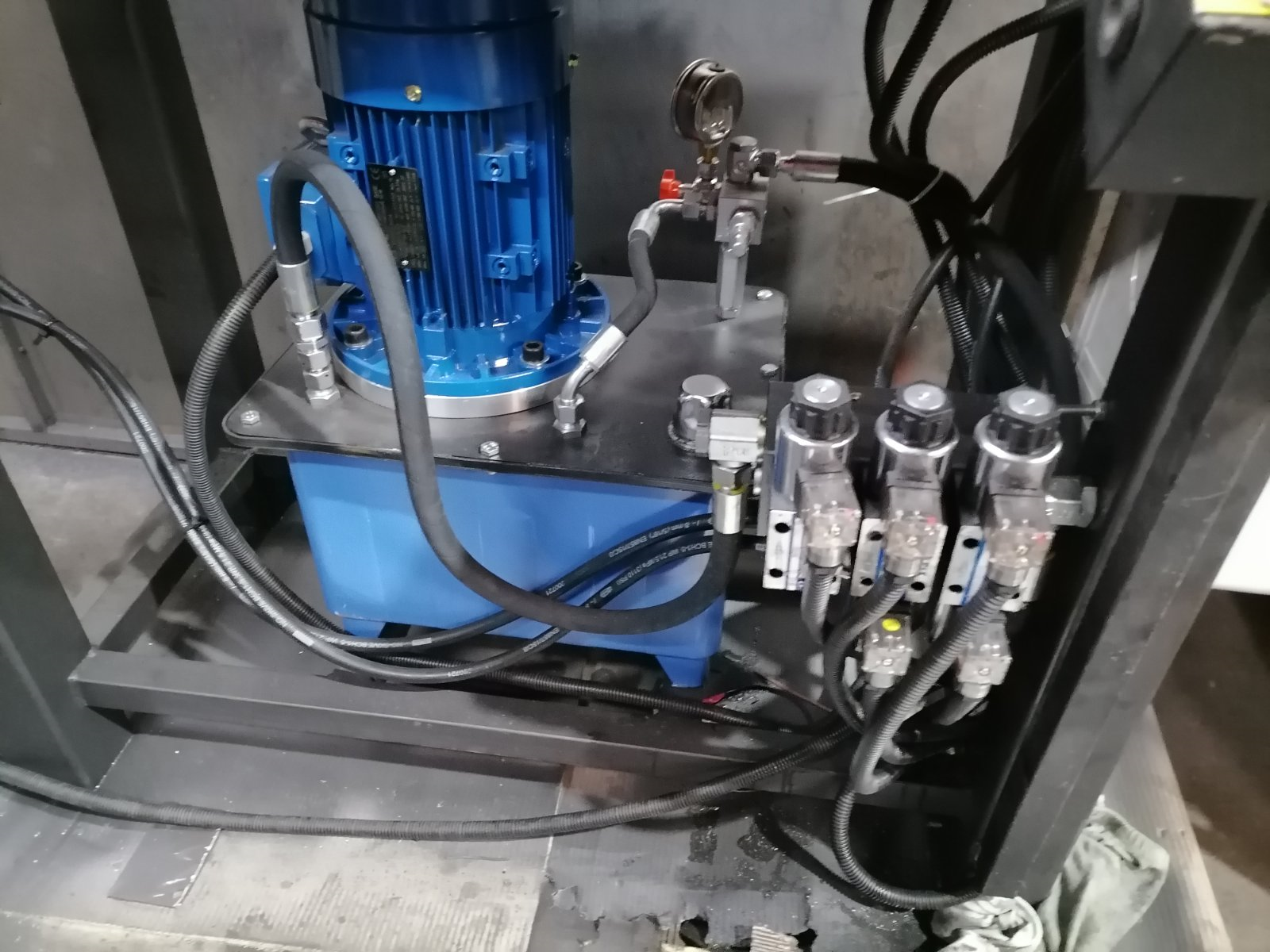 Za savijanje trakastih limova